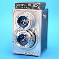 A RARE Near Mint Ricoh Ricohflex Model IV TLR Camera with 80mm f/3.5 Lens, Cla'd