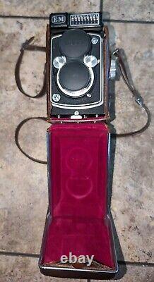 Vintage Yashica-Mat EM TLR Medium Format Film Camera With 80mm 3.2 Lens