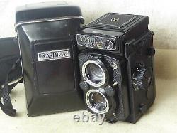 Yashica Mat 124g TLR 6x6 Film Camera with case included. 124 G SERVICED APRIL/22